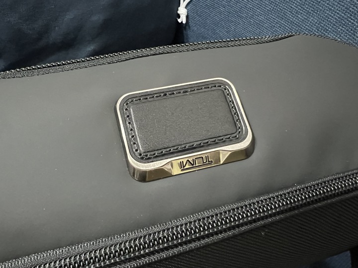 (全新正品)TUMI PLATOON SLING ALPHA BRAVO黑色單肩包